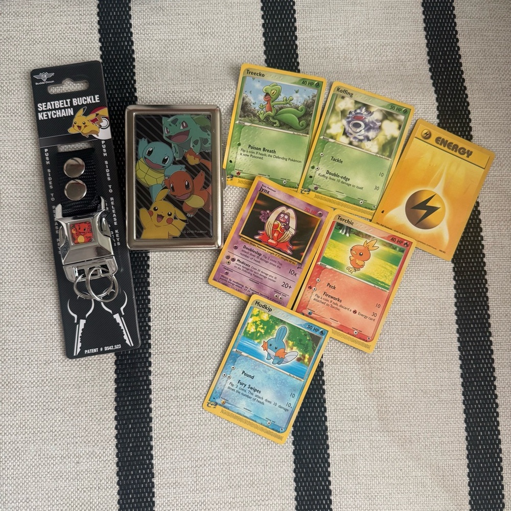 Pokemon Keychain, Wallet Card Holder, & Trading Card Pack 6 Cards Lightly Played